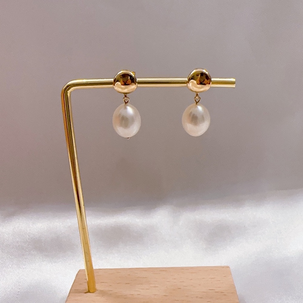 14k yellow gold with fresh water pearl earrings